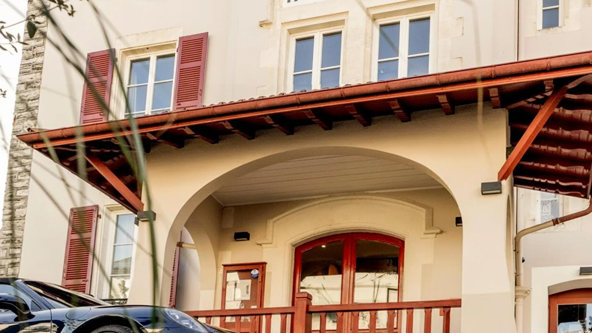 2 Hôtels Centraux Près d'Aski Galerie qui Font la Différence