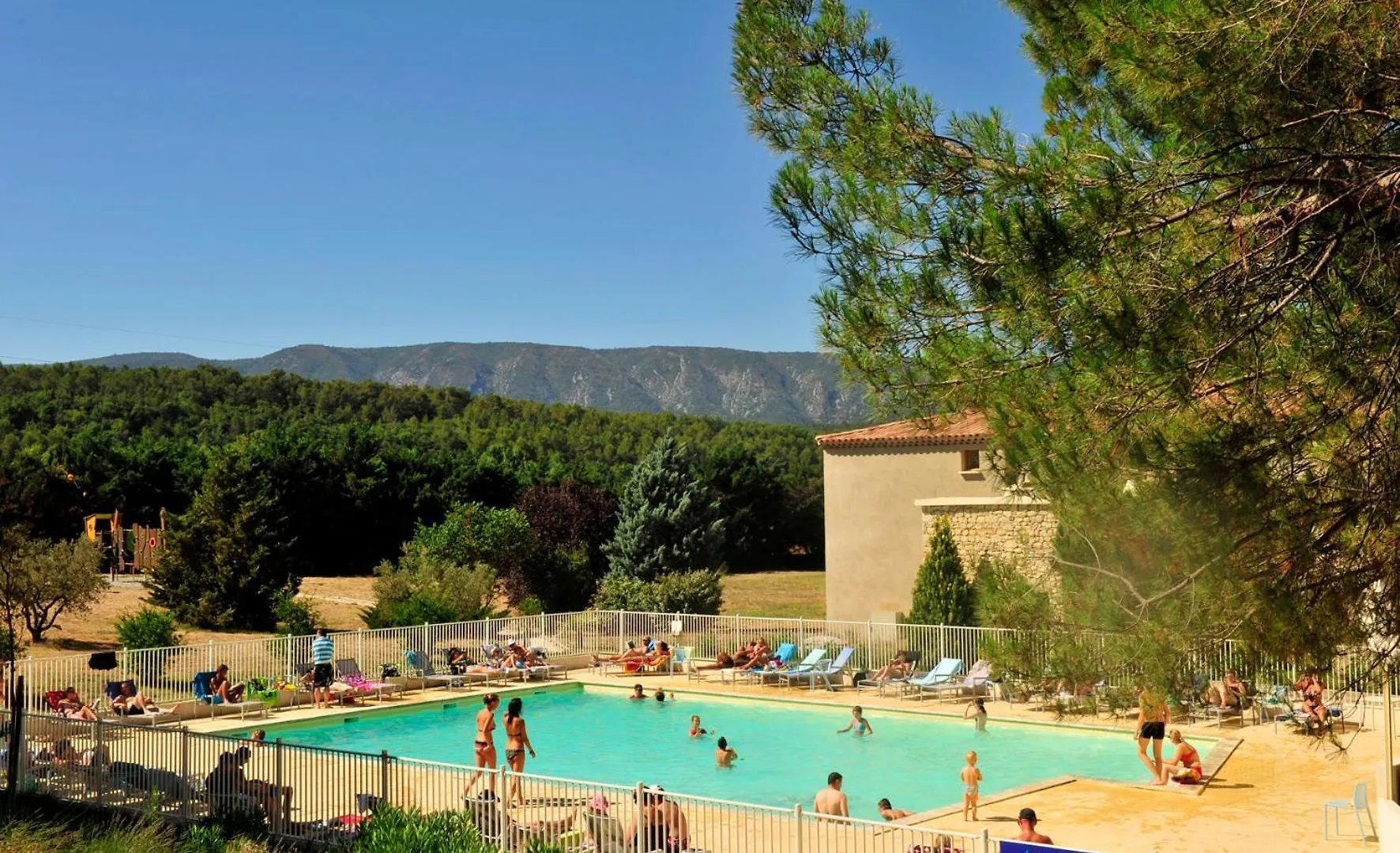 4 Hôtels 3 Étoiles Près de l'Abbaye de Sénanque qui Valent le Détour